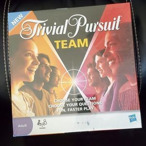 NWT TRIVIA PURSUIT TEAM GAME